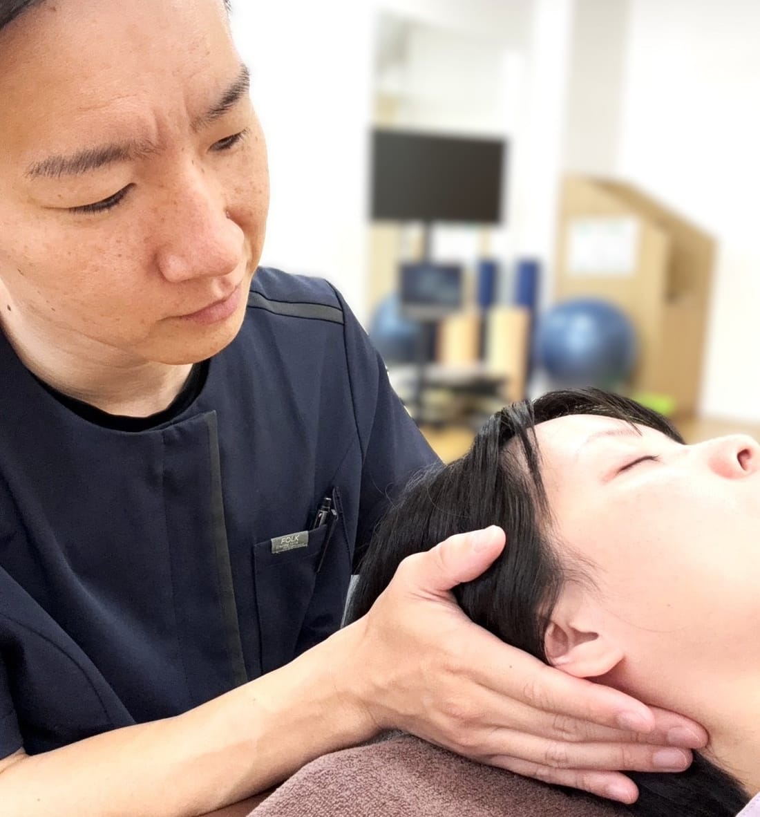交通事故によるむちうちの施術の様子